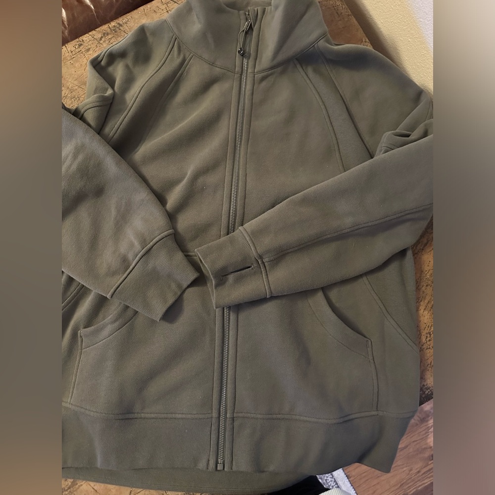 Lululemon sweatshirt